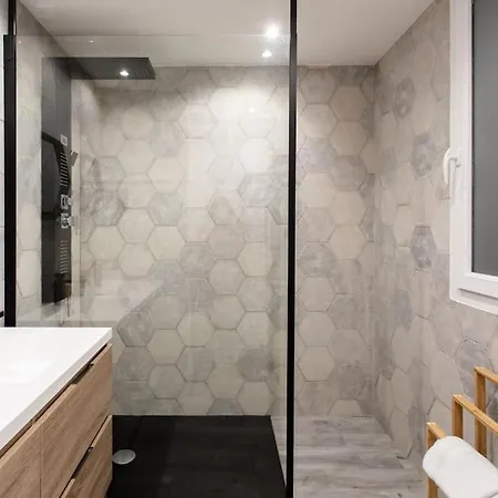 C15 - 2 Bdr Historic Old 5 Min Sea - Ac & Wifi