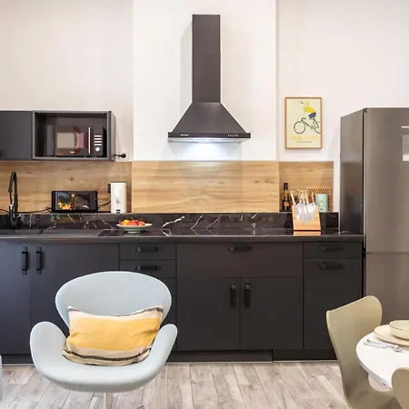 C15 - 2 Bdr Historic Old 5 Min Sea - Ac & Wifi